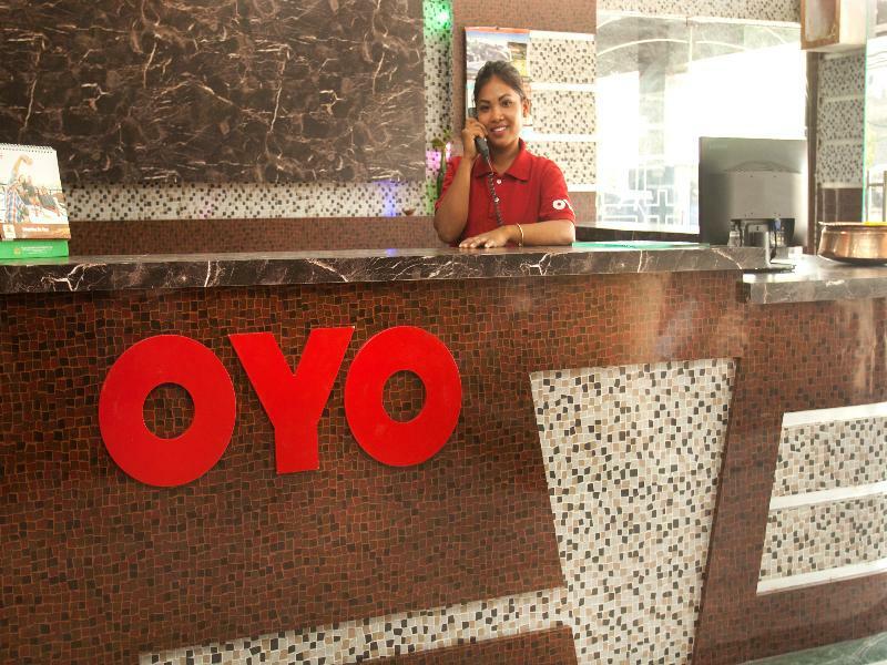 Oyo 343 Pop Life Hotel Banke Esterno foto