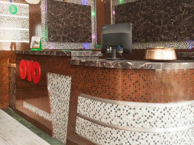 Oyo 343 Pop Life Hotel Banke Esterno foto
