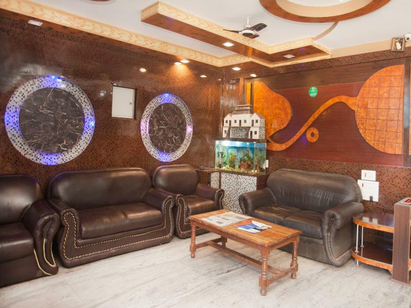 Oyo 343 Pop Life Hotel Banke Esterno foto