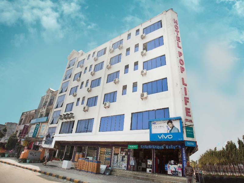 Oyo 343 Pop Life Hotel Banke Esterno foto