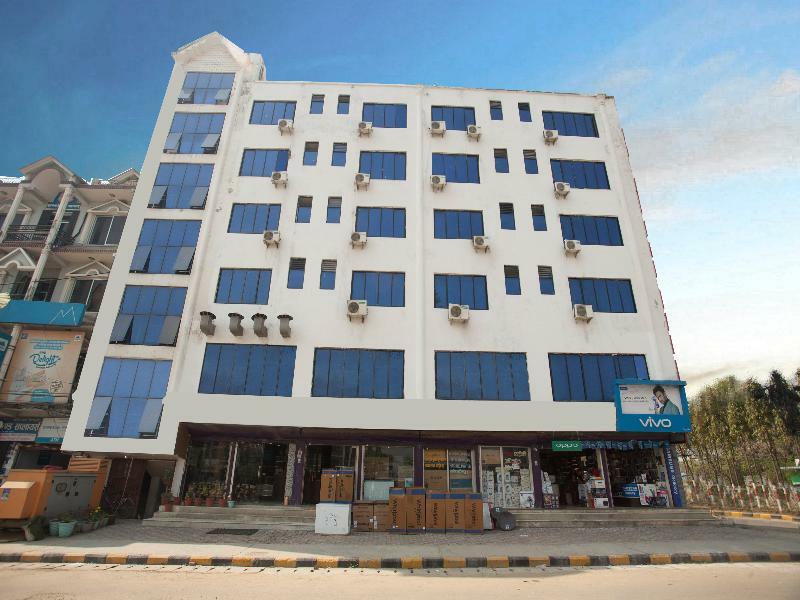 Oyo 343 Pop Life Hotel Banke Esterno foto