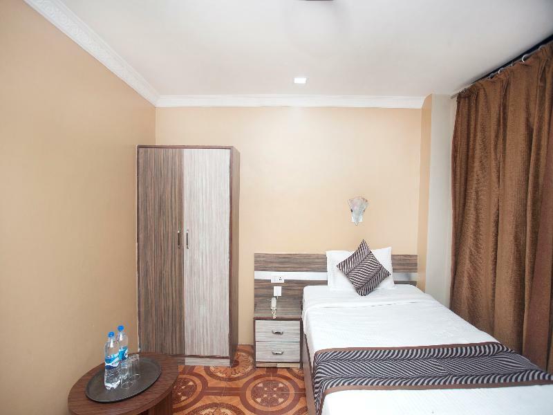 Oyo 343 Pop Life Hotel Banke Esterno foto