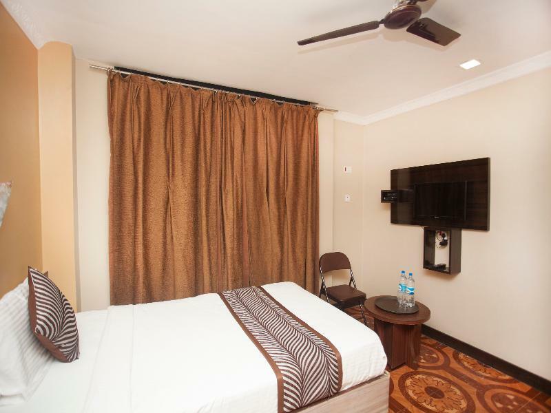 Oyo 343 Pop Life Hotel Banke Esterno foto